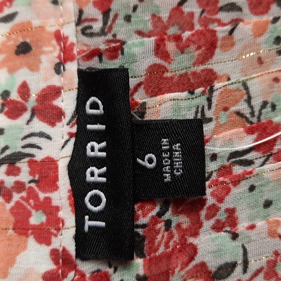 Torrid pink floral crinkle chiffon smocked blouse, size 6X, NWT - Picture 9 of 12